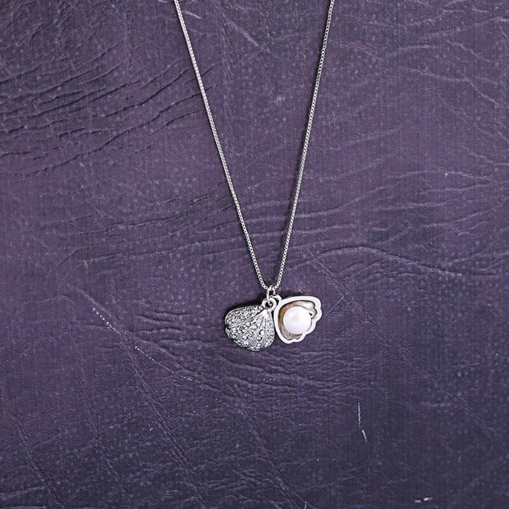 Pearl Open Clam Shell Necklace - Picture 6 of 7